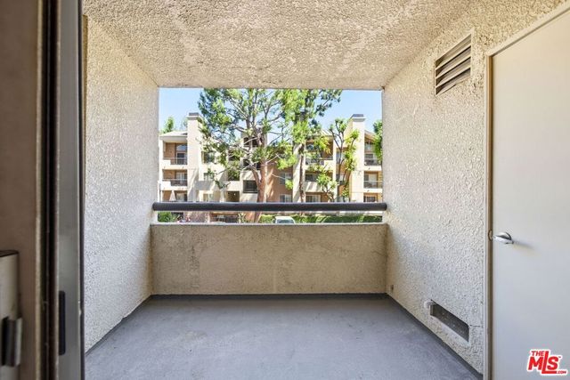 5530 OWENSMOUTH Avenue 133, Woodland Hills, CA 91367