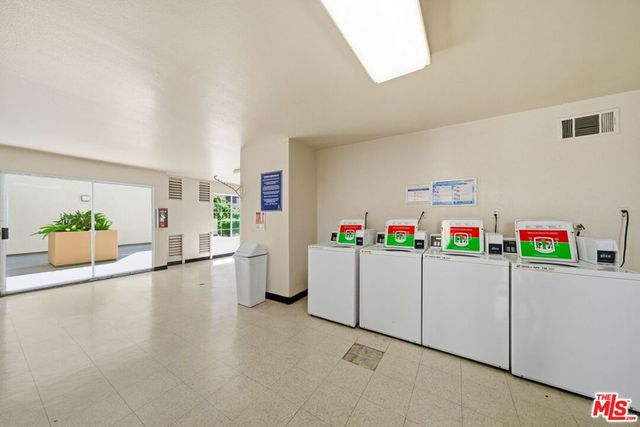 5530 OWENSMOUTH Avenue 133, Woodland Hills, CA 91367