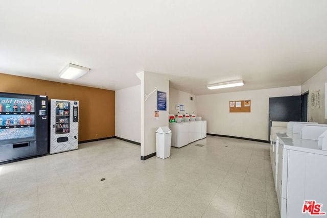 5530 OWENSMOUTH Avenue 133, Woodland Hills, CA 91367