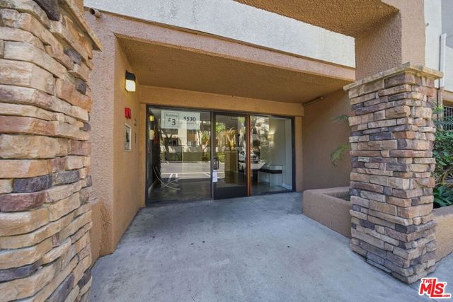 5530 OWENSMOUTH Avenue 133, Woodland Hills, CA 91367