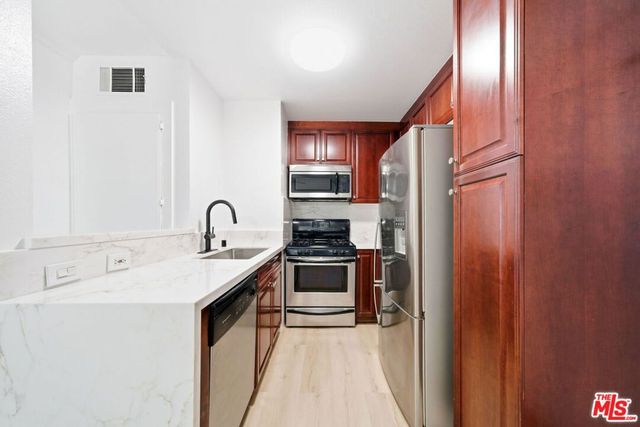 5530 OWENSMOUTH Avenue 133, Woodland Hills, CA 91367