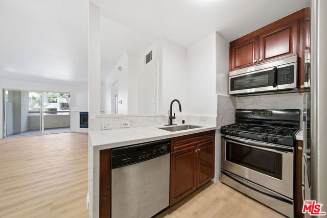 5530 OWENSMOUTH Avenue 133, Woodland Hills, CA 91367