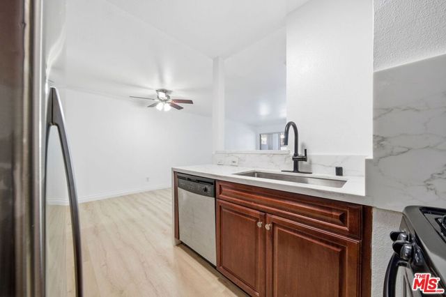 5530 OWENSMOUTH Avenue 133, Woodland Hills, CA 91367