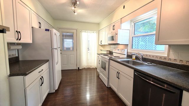 1220 16th Street, Bettendorf, IA 52722