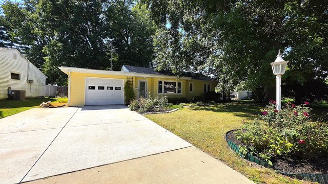 1220 16th Street, Bettendorf, IA 52722
