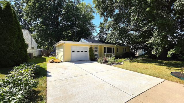 1220 16th Street, Bettendorf, IA 52722