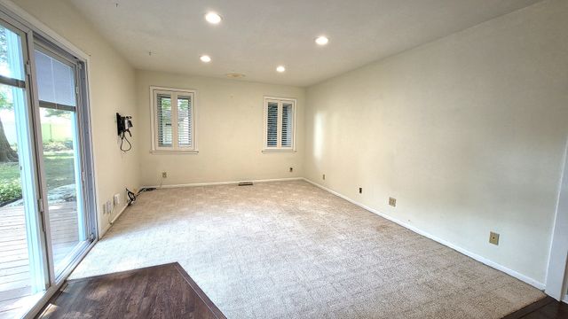 1220 16th Street, Bettendorf, IA 52722