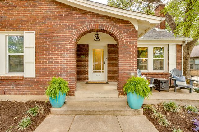 2310 Primrose Avenue, Fort Worth, TX 76111