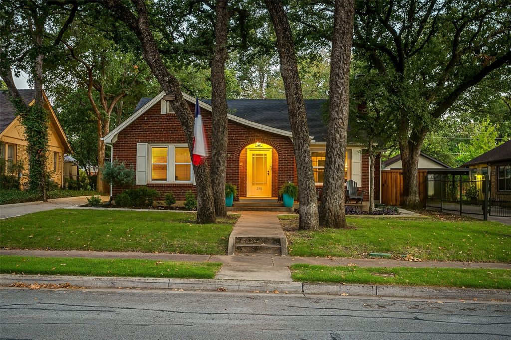 2310 Primrose Avenue, Fort Worth, TX 76111