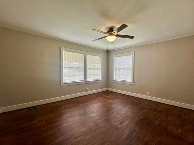 224 MAPLE ST N, Selmer, TN 38375
