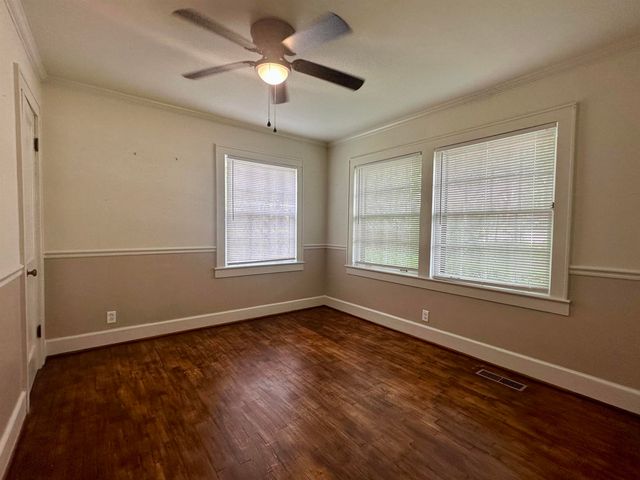 224 MAPLE ST N, Selmer, TN 38375