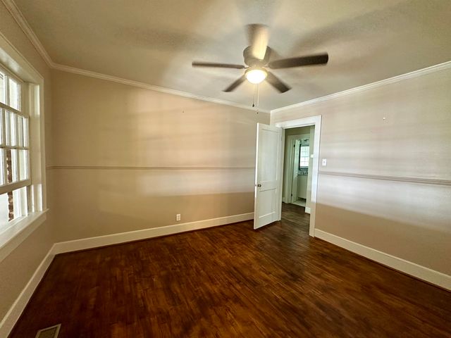 224 MAPLE ST N, Selmer, TN 38375