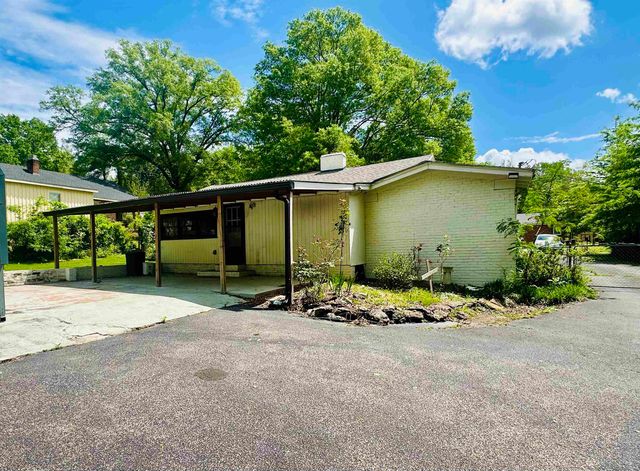 224 MAPLE ST N, Selmer, TN 38375