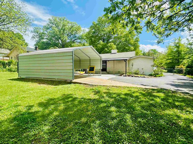 224 MAPLE ST N, Selmer, TN 38375
