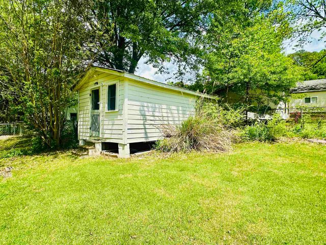 224 MAPLE ST N, Selmer, TN 38375