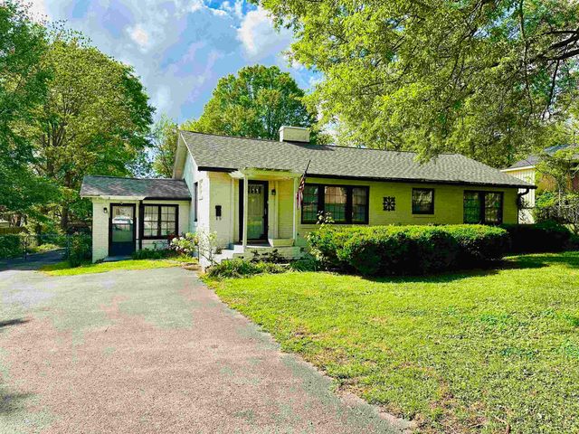 224 MAPLE ST N, Selmer, TN 38375