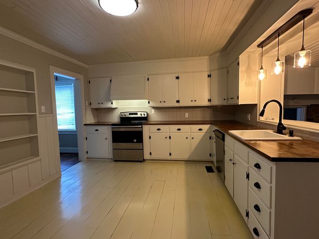224 MAPLE ST N, Selmer, TN 38375