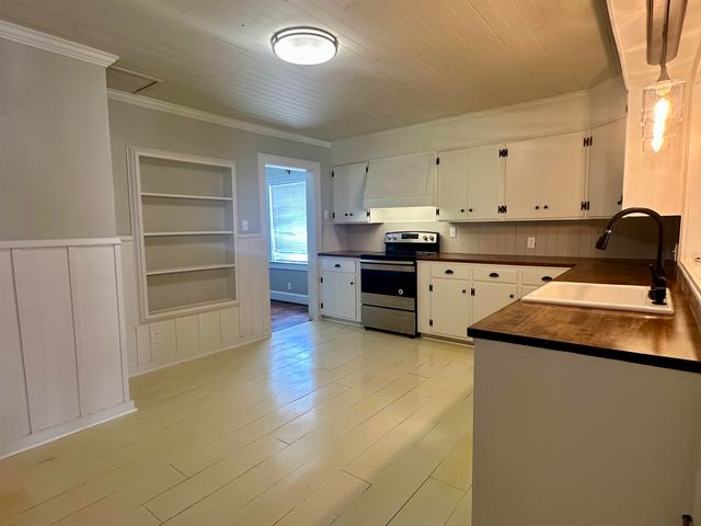 224 MAPLE ST N, Selmer, TN 38375
