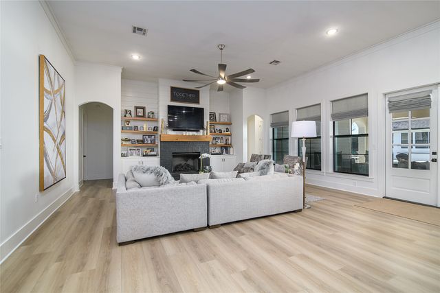 10920 Whispring Path Drive, Shreveport, LA 71106