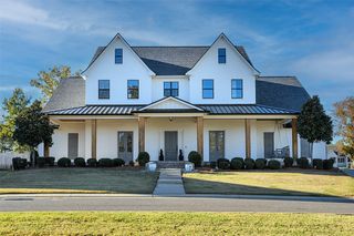 10920 Whispring Path Drive, Shreveport, LA 71106