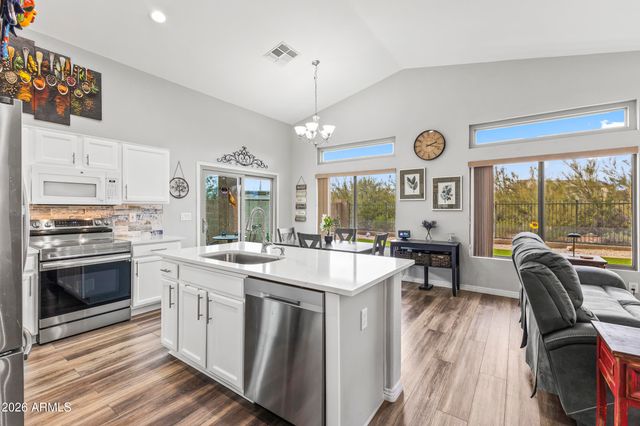 40040 N COURAGE Way, Anthem, AZ 85086