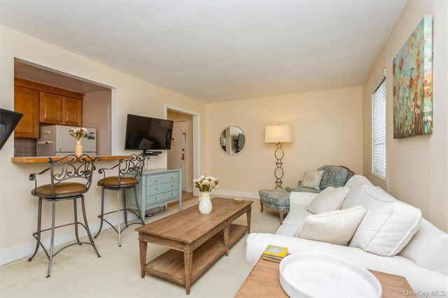 61 Manchester A-21, Eastchester, NY 10709