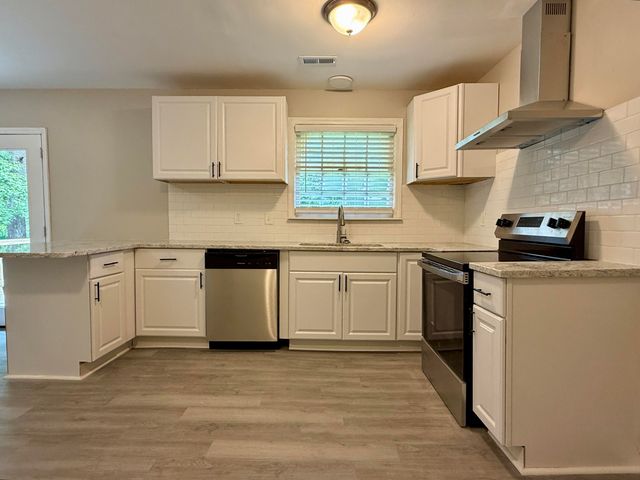 2379 Otranto Road, North Charleston, SC 29406