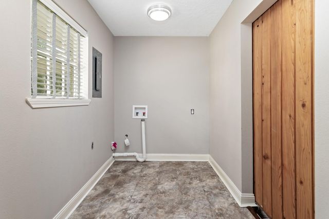 427 Pinemont Drive, Sour Lake, TX 77659