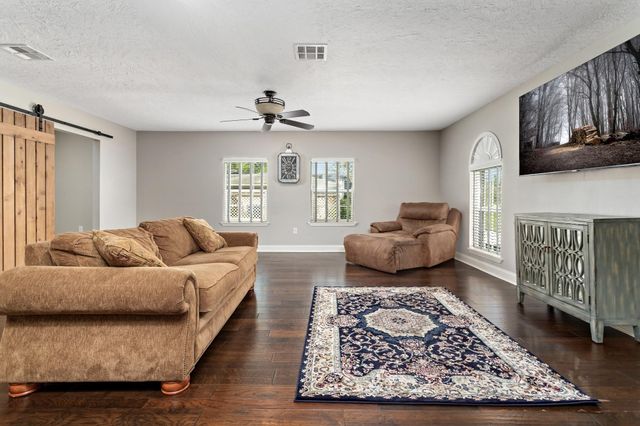 427 Pinemont Drive, Sour Lake, TX 77659