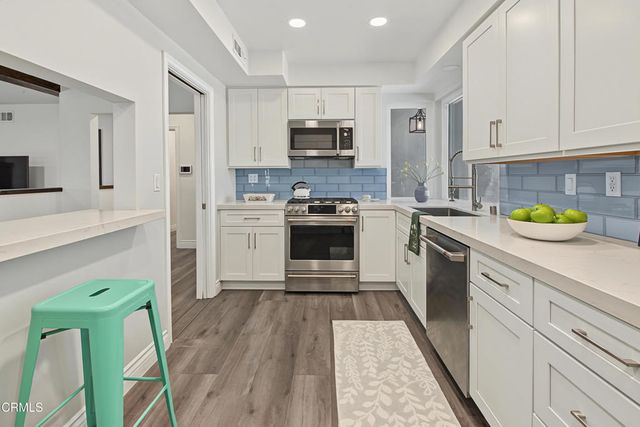 7643 Encino Avenue, Northridge, CA 91325