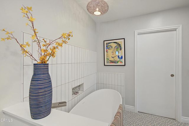 7643 Encino Avenue, Northridge, CA 91325