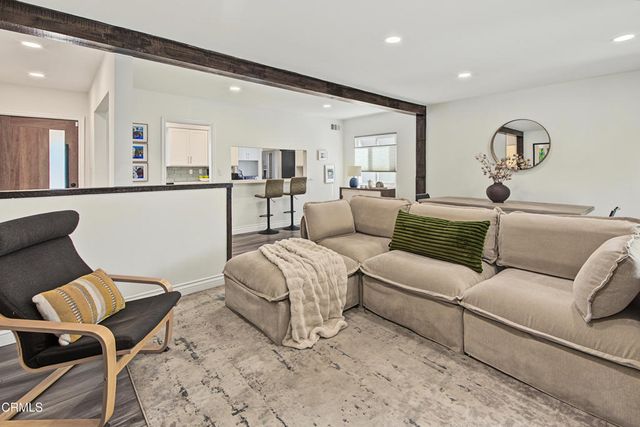 7643 Encino Avenue, Northridge, CA 91325