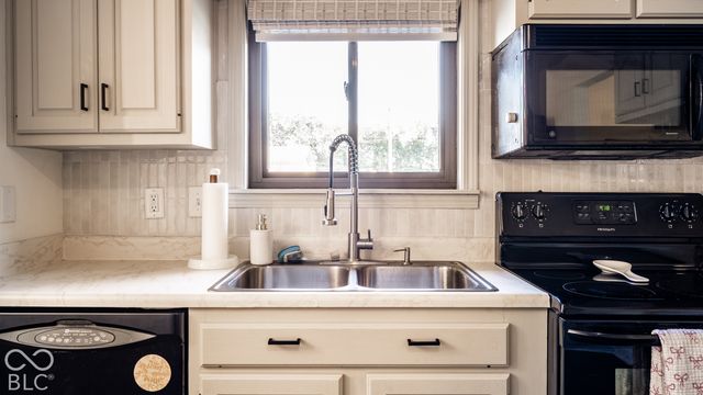 5526 Riva Ridge Drive, Indianapolis, IN 46237