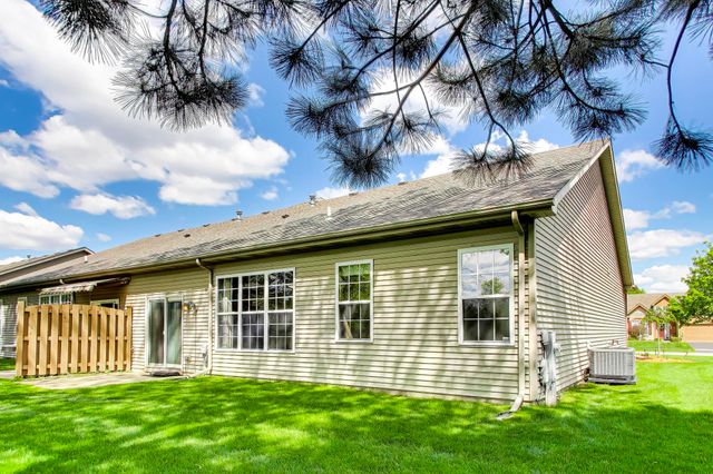 1447 Charlevoix Way, Schererville, IN 46375