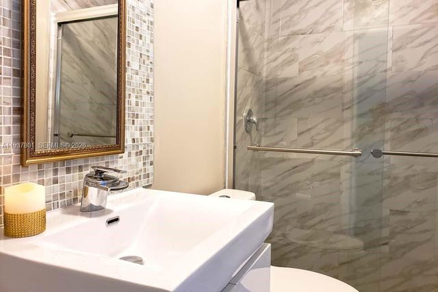 6634 SW 76th Ter, South Miami, FL 33143