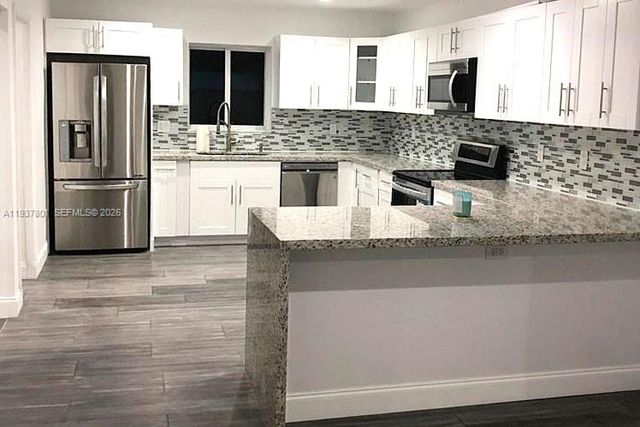 6634 SW 76th Ter, South Miami, FL 33143