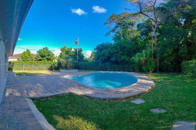 6634 SW 76th Ter, South Miami, FL 33143