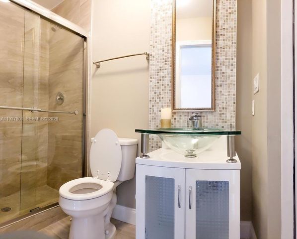 6634 SW 76th Ter, South Miami, FL 33143