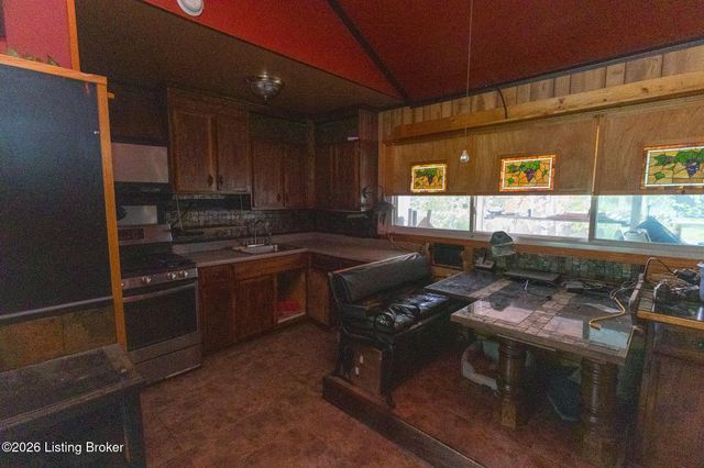 9409 Dalton Dr, Louisville, KY 40272