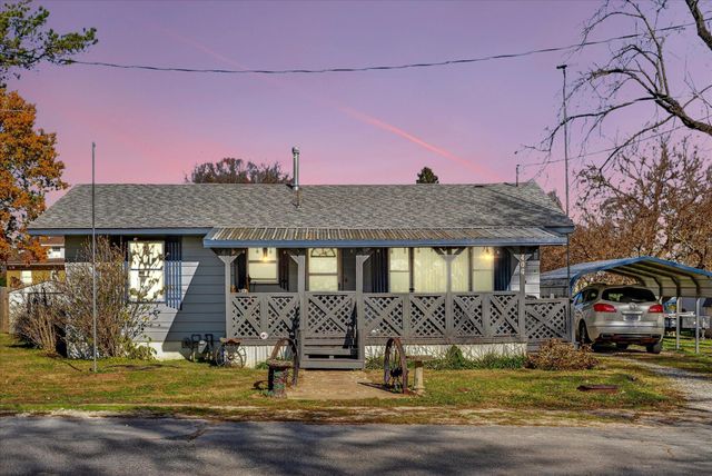 406 E Grant Street, Ash Grove, MO 65604