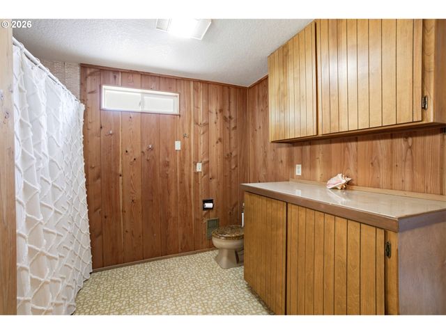 1349 Ne EAST DEVILS LAKE Rd, Otis, OR 97368