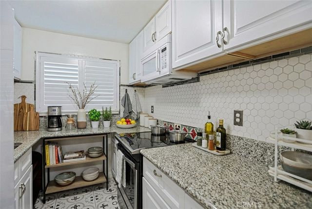 631 N Bristol 62, Santa Ana, CA 92703