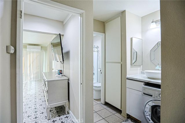 631 N Bristol 62, Santa Ana, CA 92703