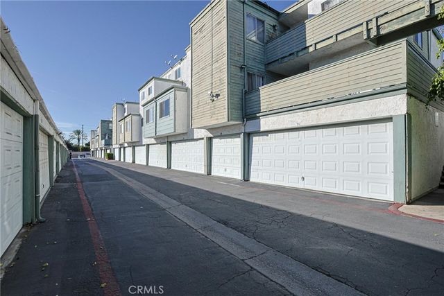 631 N Bristol 62, Santa Ana, CA 92703