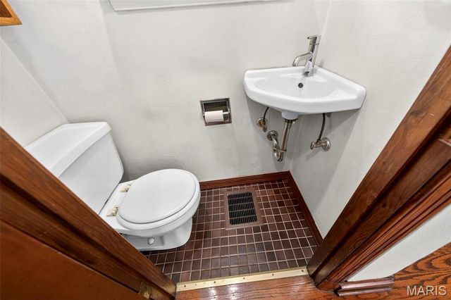 7828 Stanford Avenue, University City, MO 63130