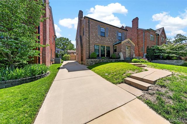7828 Stanford Avenue, University City, MO 63130