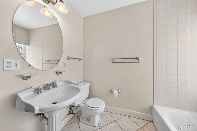 7828 Stanford Avenue, University City, MO 63130