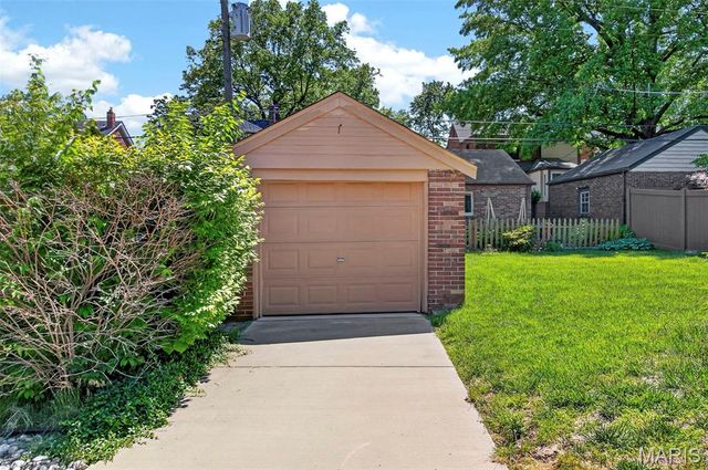7828 Stanford Avenue, University City, MO 63130