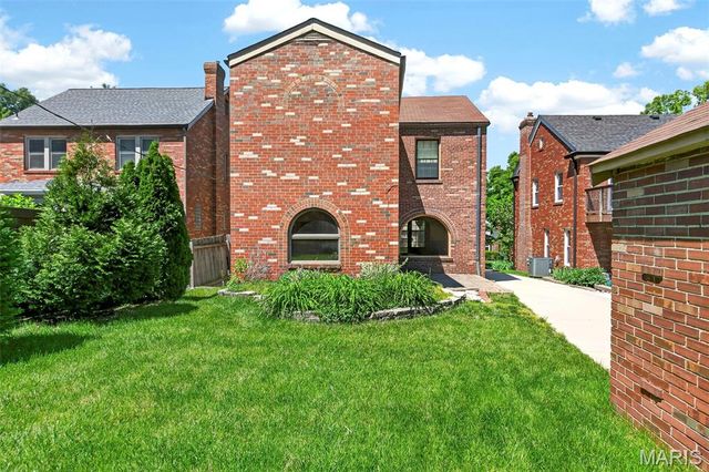 7828 Stanford Avenue, University City, MO 63130