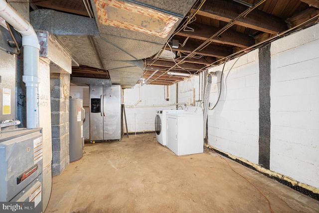 7 S GEORGE ST, Mechanicsburg, PA 17055